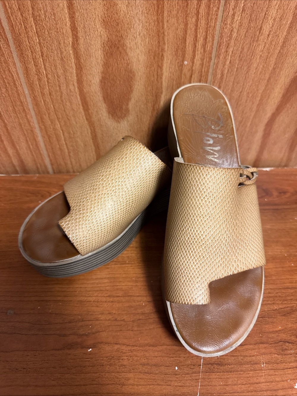 Blowfish Malibu Leather Wedges 8.5 Open Toe Spring Summer Heels
